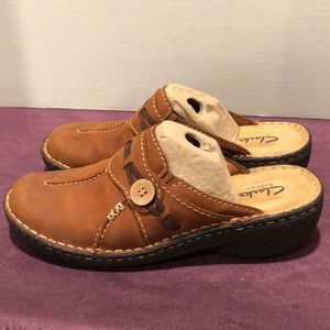 NWOT Clarks Artisan leather mules